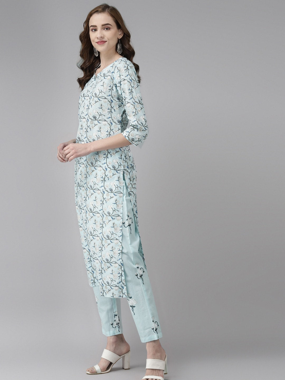 Yufta Women Blue & White Floral Printed Pure Cotton Kurta with Trousers & Dupatta