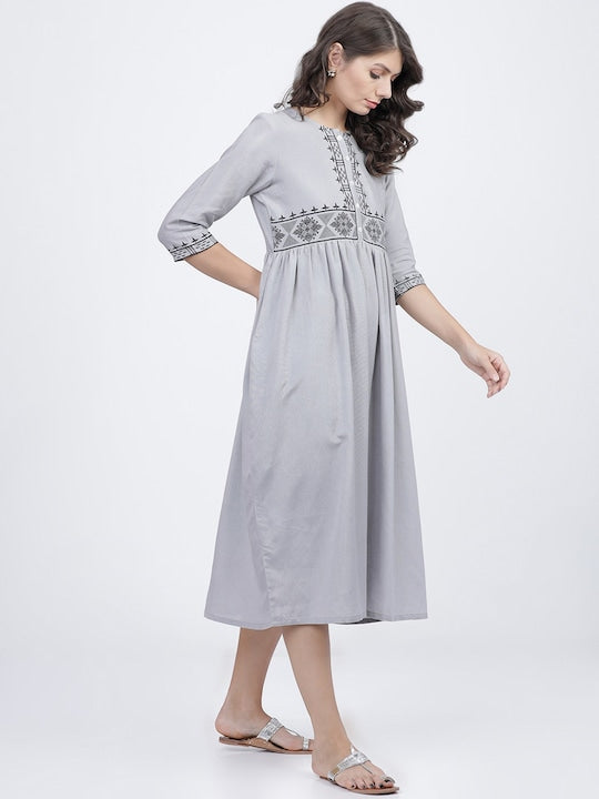 Vishudh Women Grey & Black Printed Fit And Flared Midi Dress