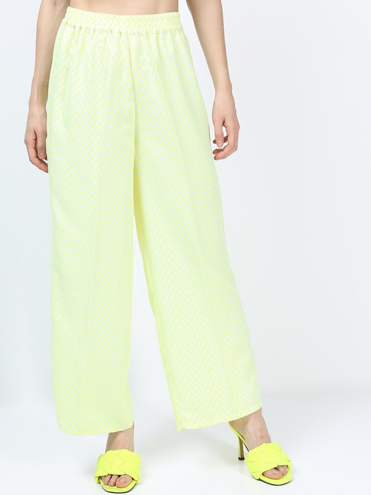 Vishudh Women Off White Floral Printed Kurti with Palazzos With Dupatta