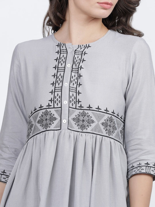 Vishudh Women Grey & Black Printed Fit And Flared Midi Dress